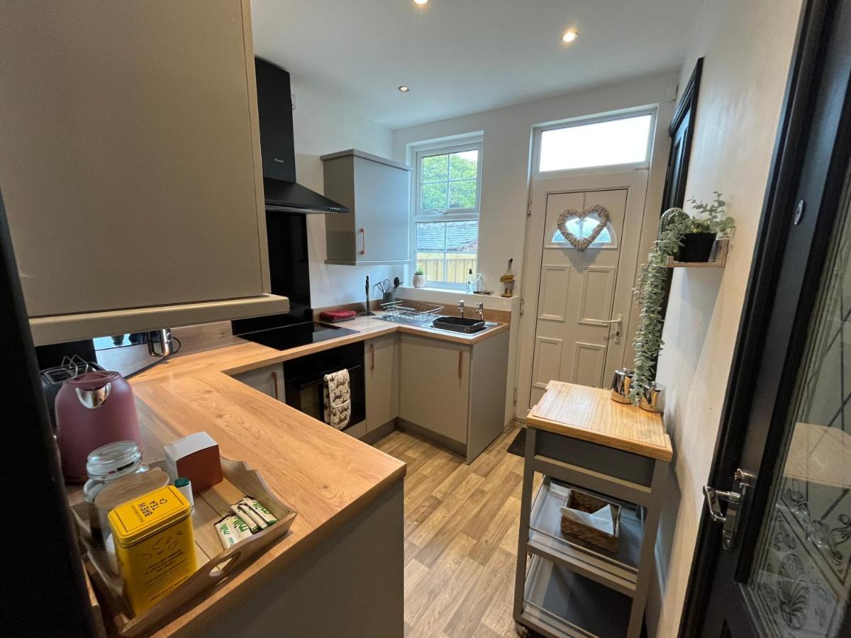 Contemporary & Chic Inner Terrace 5 Mins From Barnsley Town Centre Exterior foto